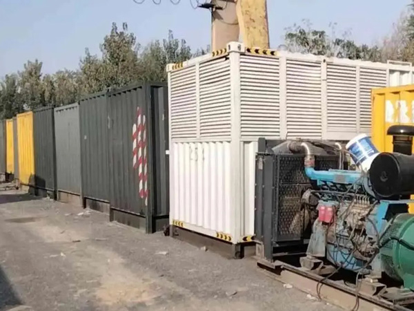 什玲镇200KW柴油发电机机组每小时油耗是多少？